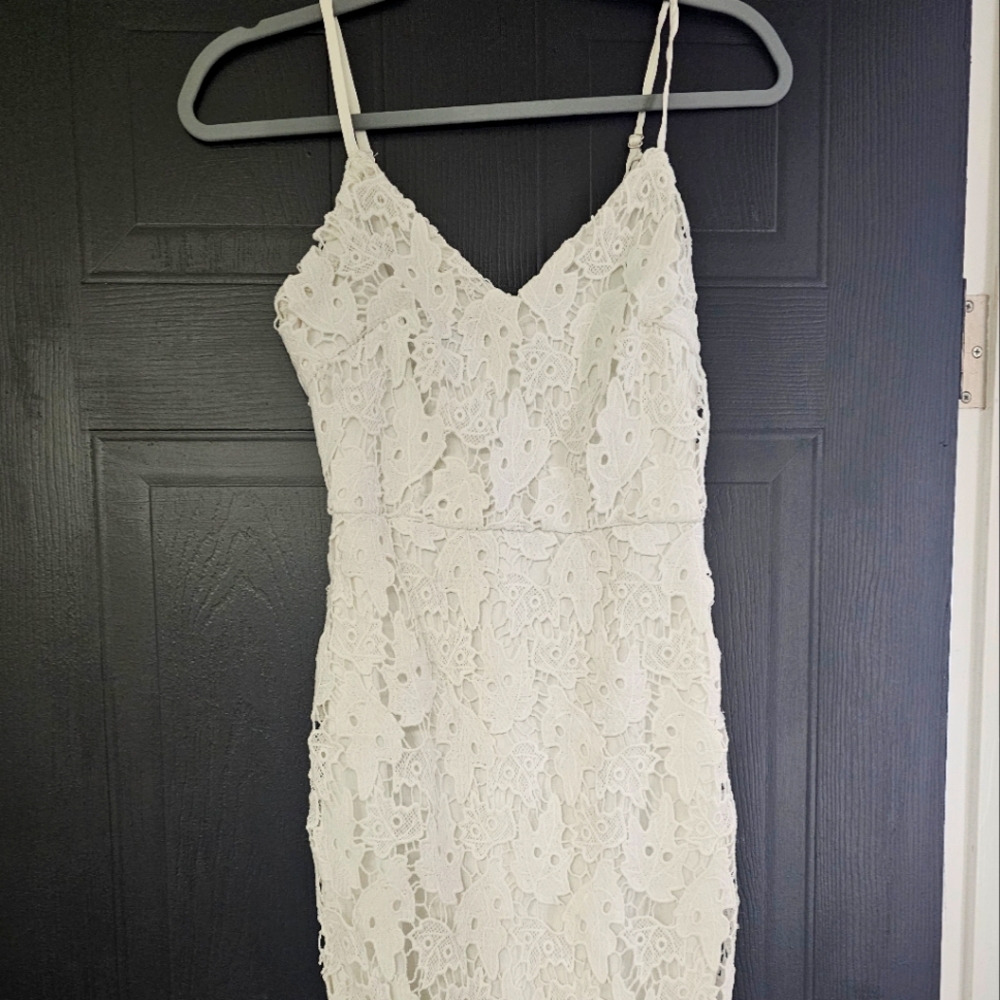 Lace bodycon dress